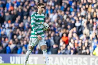 Z krabičky od sirek útočníka neuděláš. Čvančara je v Celticu pod palbou: Snad už si nezahraje
